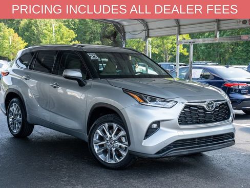 Used 2023 Toyota Highlander Limited FWD image 1