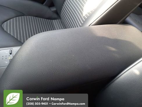 Used 2022 Toyota Camry SE image 19