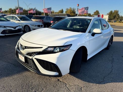 Used 2021 Toyota Camry SE w/ Carpet Mat Package (TMS) image 8