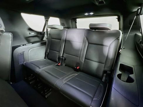 Used 2023 GMC Yukon XL SLT AWD/4WD image 36