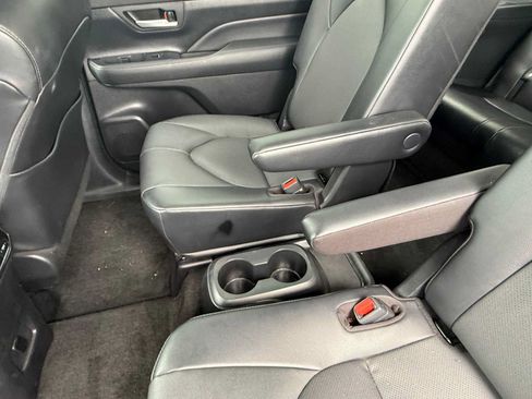 Used 2024 Toyota Grand Highlander AWD image 18