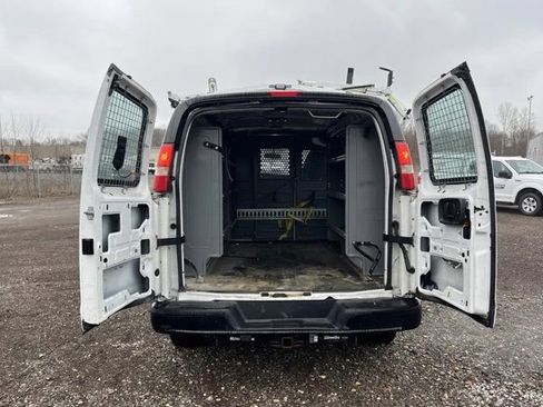 Used 2015 Chevrolet Express 2500 RWD image 7