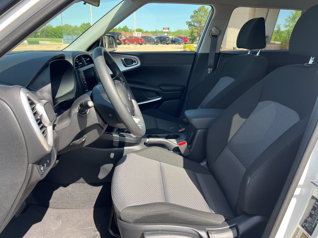 Used 2025 Kia Soul S FWD image 10