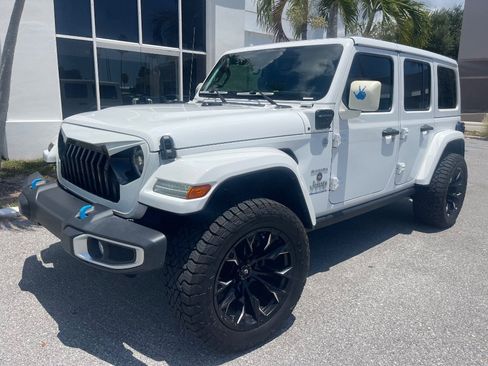 Used 2023 Jeep Wrangler Unlimited Sahara AWD/4WD image 29