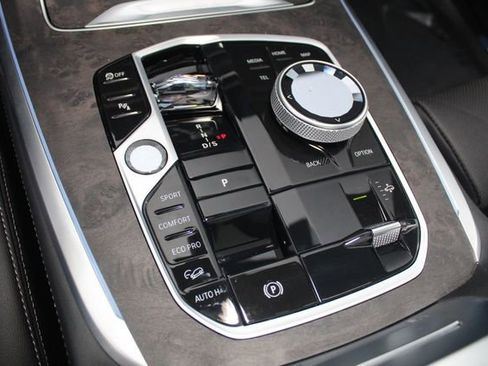 Used 2025 BMW X7 xDrive40i w/ Executive Package image 15