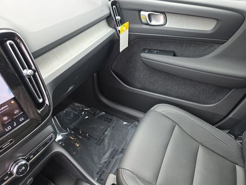 New 2026 Volvo XC40 B5 Core w/ Protection Package Premier AWD/4WD image 19