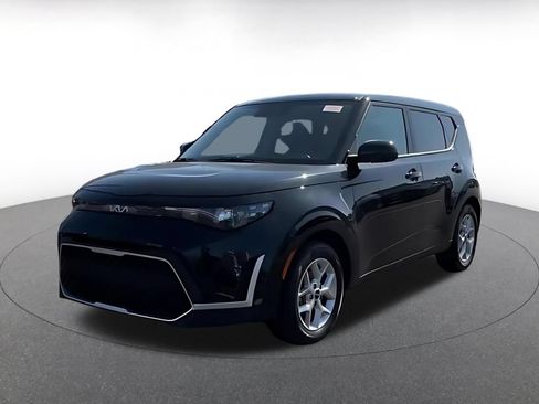 Used 2025 Kia Soul LX w/ LX Technology Package FWD image 7
