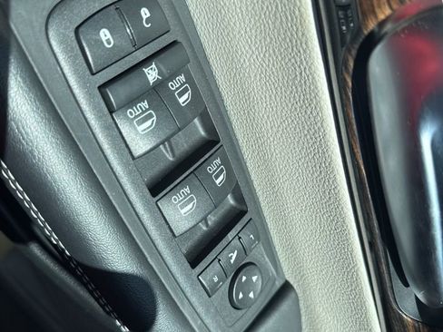 Used 2023 Chrysler Pacifica Limited FWD image 10