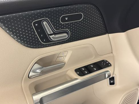 New 2026 Mercedes-Benz GLB 250 4MATIC image 17