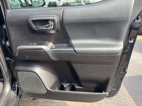 Used 2021 Toyota Tacoma Limited AWD/4WD image 22