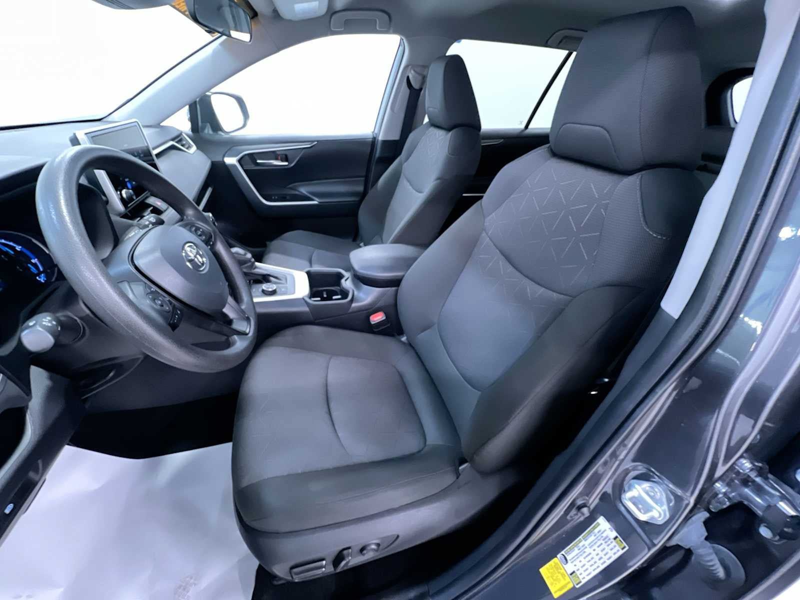 Used 2025 Toyota RAV4 XLE AWD/4WD image 14