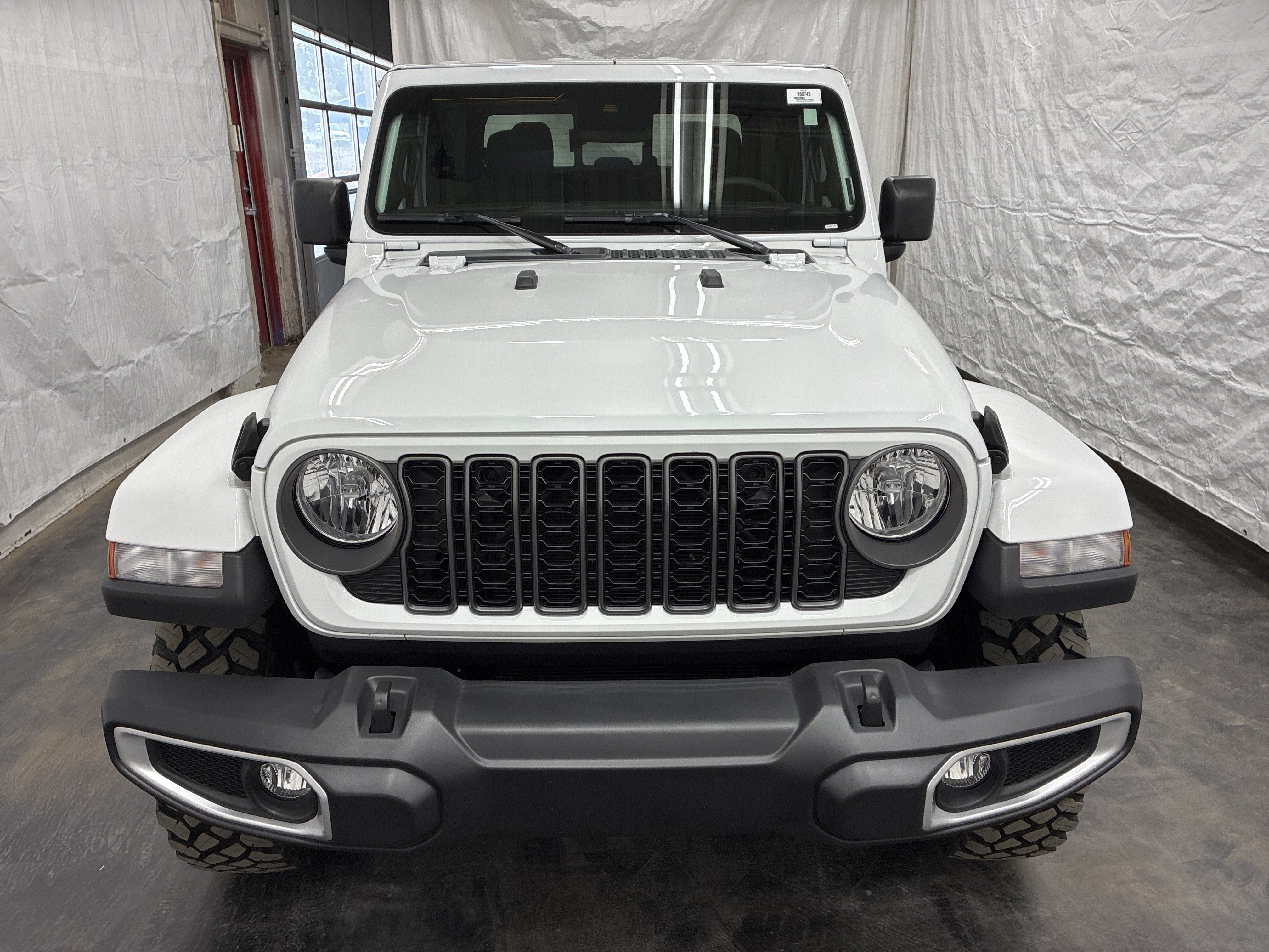 Certified 2025 Jeep Gladiator Sport AWD/4WD image 7