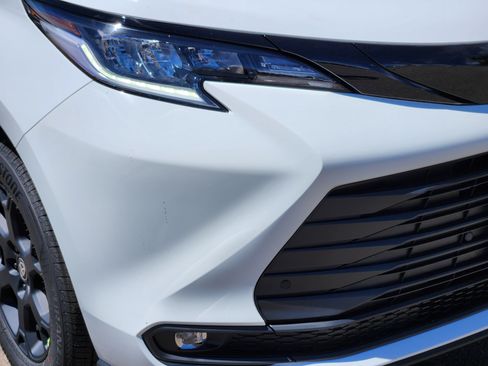 New 2026 Toyota Sienna XLE Woodland Edition AWD/4WD image 6