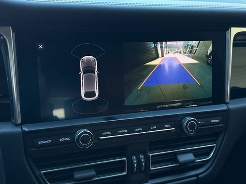 Used 2021 Porsche Macan S image 24