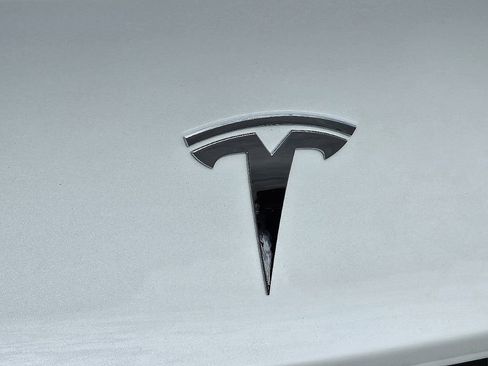 Used 2023 Tesla Model 3 Standard Range image 14