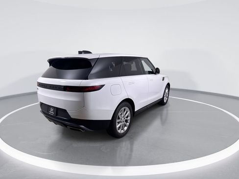 Used 2025 Land Rover Range Rover Sport SE AWD/4WD image 8