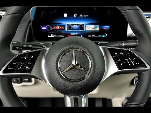 New 2025 Mercedes-Benz GLB 250 4MATIC image 15