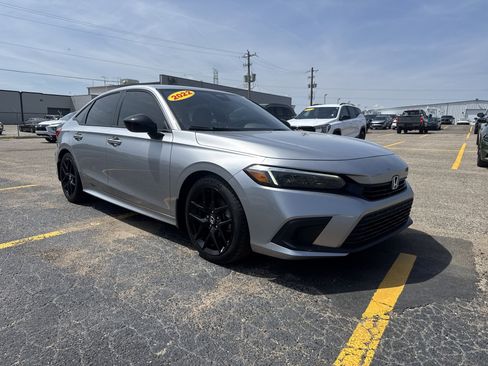 Used 2022 Honda Civic Sport image 4