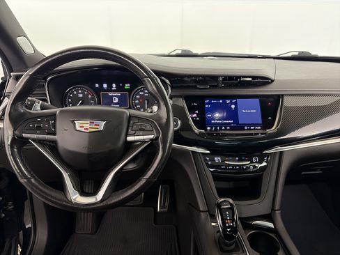 Used 2023 Cadillac XT6 Sport w/ Technology Package AWD/4WD image 3