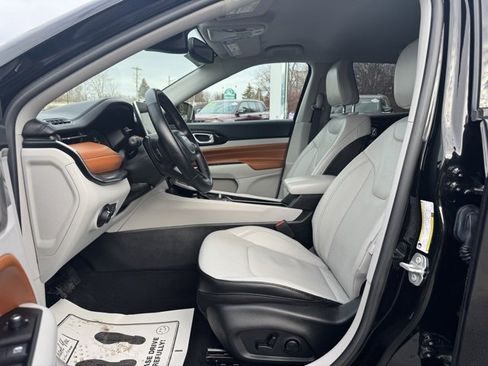 Certified 2022 Jeep Compass Limited image 9