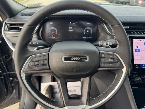 New 2025 Jeep Grand Cherokee L Limited image 17