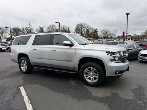 Used 2019 Chevrolet Suburban LT image 10