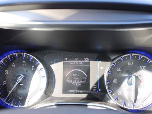 Used 2018 Chrysler Pacifica Touring-L w/ Premium Audio Group image 38