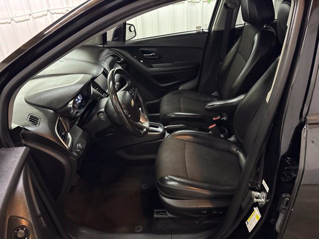 Used 2021 Chevrolet Trax LT w/ Midnight Edition FWD image 22