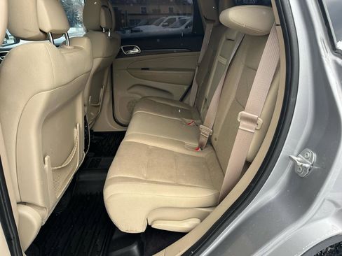 Used 2017 Jeep Grand Cherokee Laredo w/ Quick Order Package 23E image 15