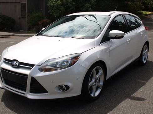 Used 2013 Ford Focus Titanium w/ Titanium Handling Pkg FWD image 1