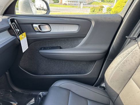 New 2025 Volvo XC40 B5 Core w/ Protection Package Premier image 27