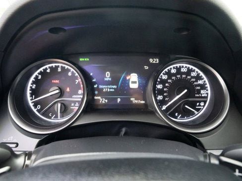 Used 2023 Toyota Camry SE image 18