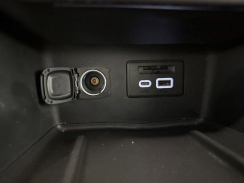 Used 2022 GMC Acadia AT4 w/ Technology Package AWD/4WD image 22