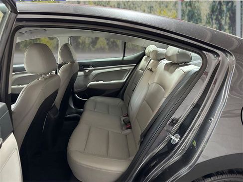 Used 2020 Hyundai Elantra Limited image 10