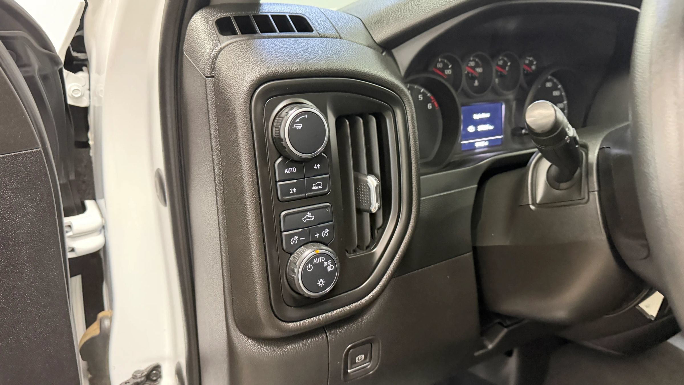Used 2022 Chevrolet Silverado 1500 Custom AWD/4WD image 26