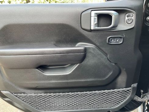 Used 2021 Jeep Gladiator Rubicon image 6