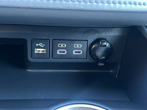 Used 2023 Toyota Highlander XLE image 27