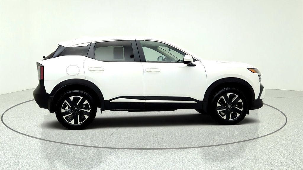 Used 2025 Nissan Kicks SV AWD/4WD image 4