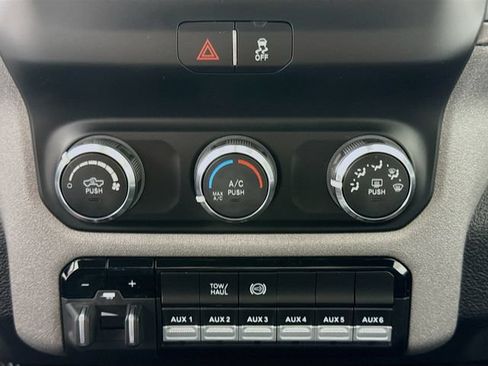 Used 2024 RAM 3500 Tradesman w/ Chrome Appearance Group AWD/4WD image 15