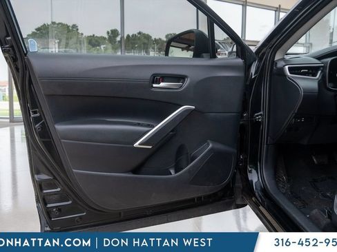 Used 2025 Toyota Corolla Cross XLE AWD/4WD image 12