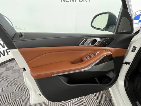 Used 2024 BMW X7 xDrive40i w/ Premium Package image 31