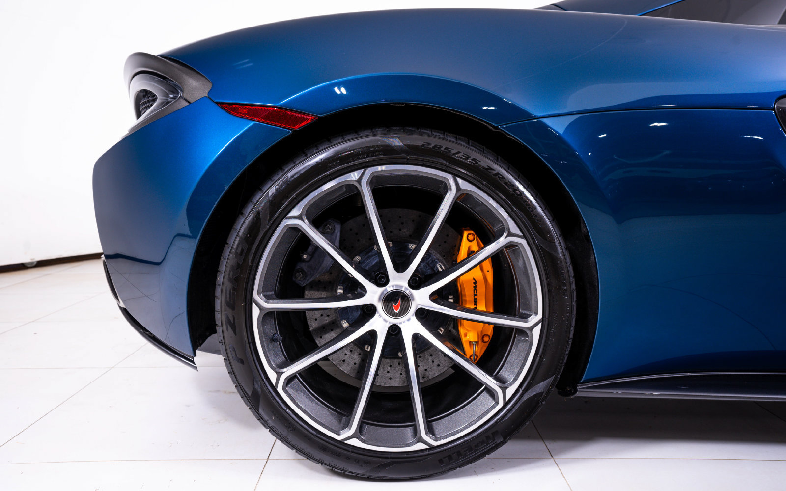 Used 2018 McLaren 570S Spider RWD image 18