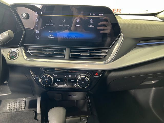 Used 2025 Chevrolet Trax LT w/ LT Convenience Package FWD image 18