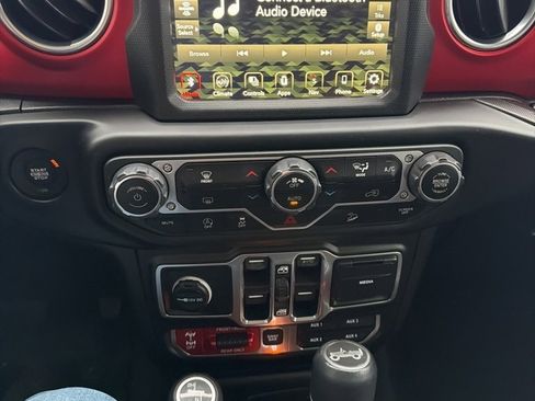 Used 2018 Jeep Wrangler Unlimited Rubicon image 10