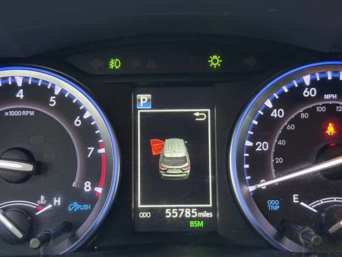 Used 2019 Toyota Highlander XLE AWD/4WD image 14