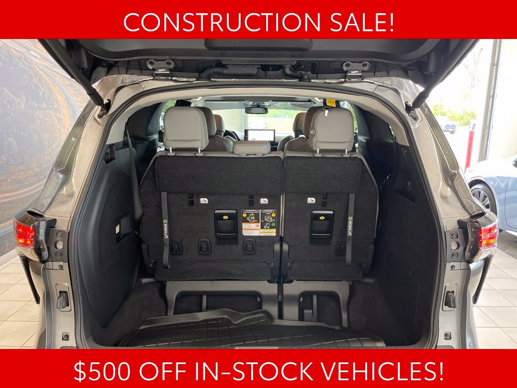 Used 2026 Toyota Sienna XLE AWD/4WD image 14