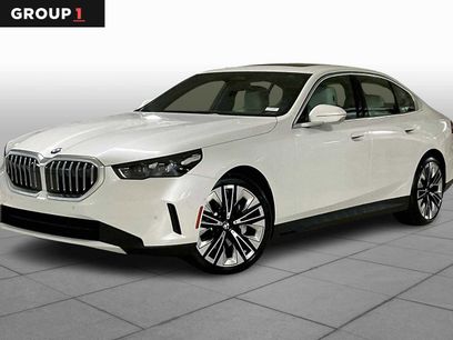 New 2026 BMW 530i xDrive w/ Premium Package