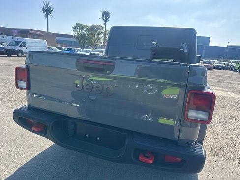 Used 2022 Jeep Gladiator Rubicon AWD/4WD image 6