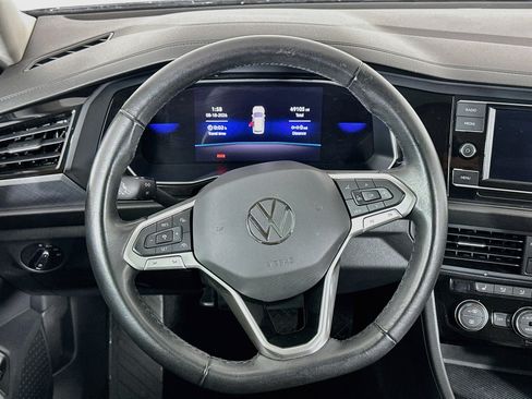 Used 2024 Volkswagen Jetta SE FWD image 18