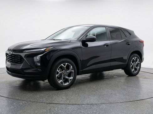 Used 2025 Chevrolet Trax LT w/ LT Convenience Package FWD image 3